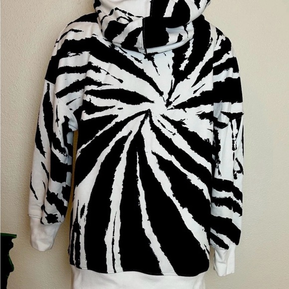 Fabletics Black and White Tie-Dye Hoodie - Picture 10 of 11